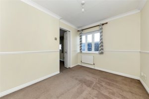 Kingfisher Drive, Burwell picture 6