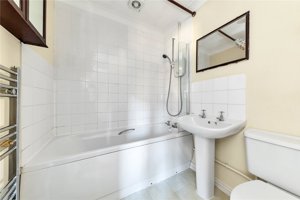 Kingfisher Drive, Burwell picture 5