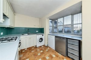 Kingfisher Drive, Burwell picture 4