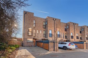 Lilywhite Drive, Cambridge picture 1