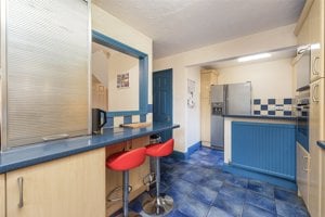 Woodhead Drive, Cambridge picture 6