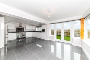 Bonds Crescent, Cambridge Road picture 1