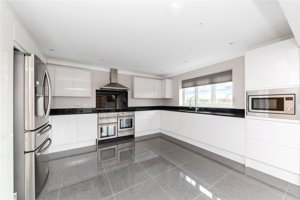 Bonds Crescent, Cambridge Road picture 3
